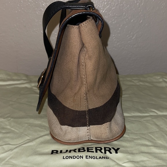 Authentic Burberry London grained nova check crossbody mini messenger purse - Picture 4 of 16
